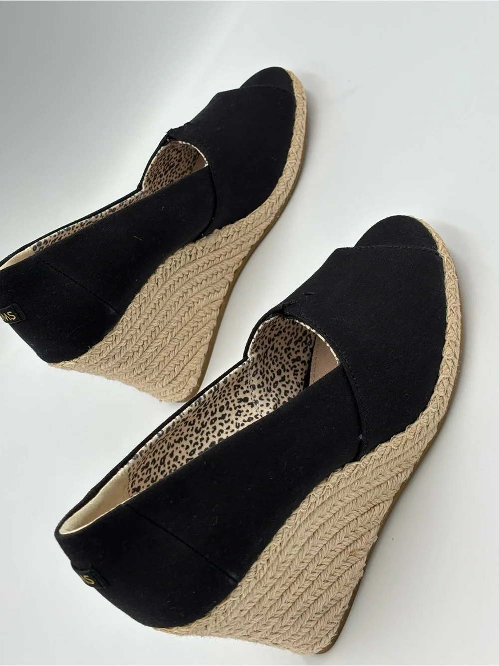 TOMS Women’s Black Canvas Peep Toe Espadrille Wedge Heels Size 7.5 Never Worn